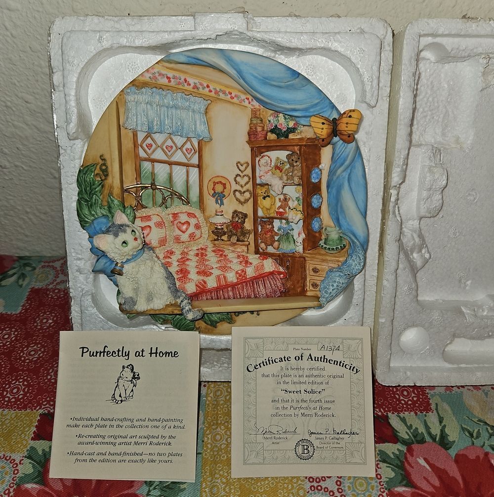 The Bradford Exchange "Sweet Solice" Purrfectly Home 3-D Collector Plate